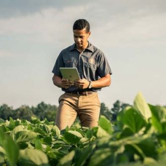 Benton Report Farmer on Tablet