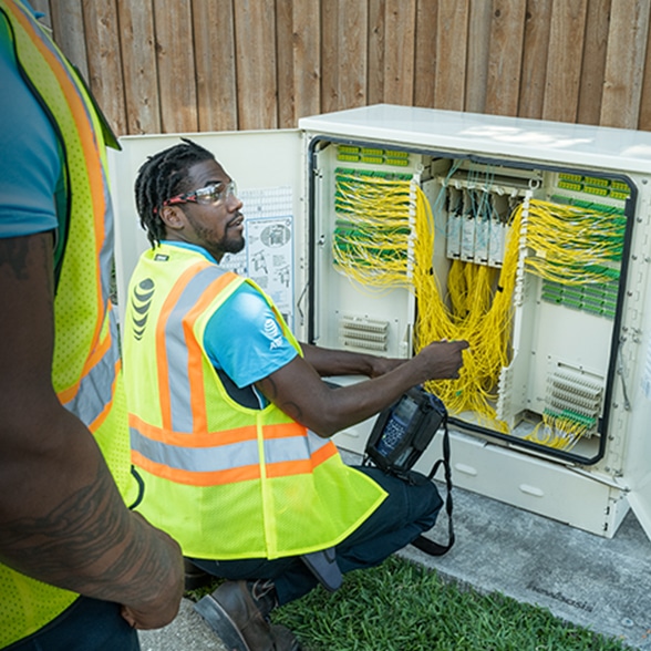 AT&T CEO Helps Launch Small PPP Project, Signaling Bigger Plans Ahead