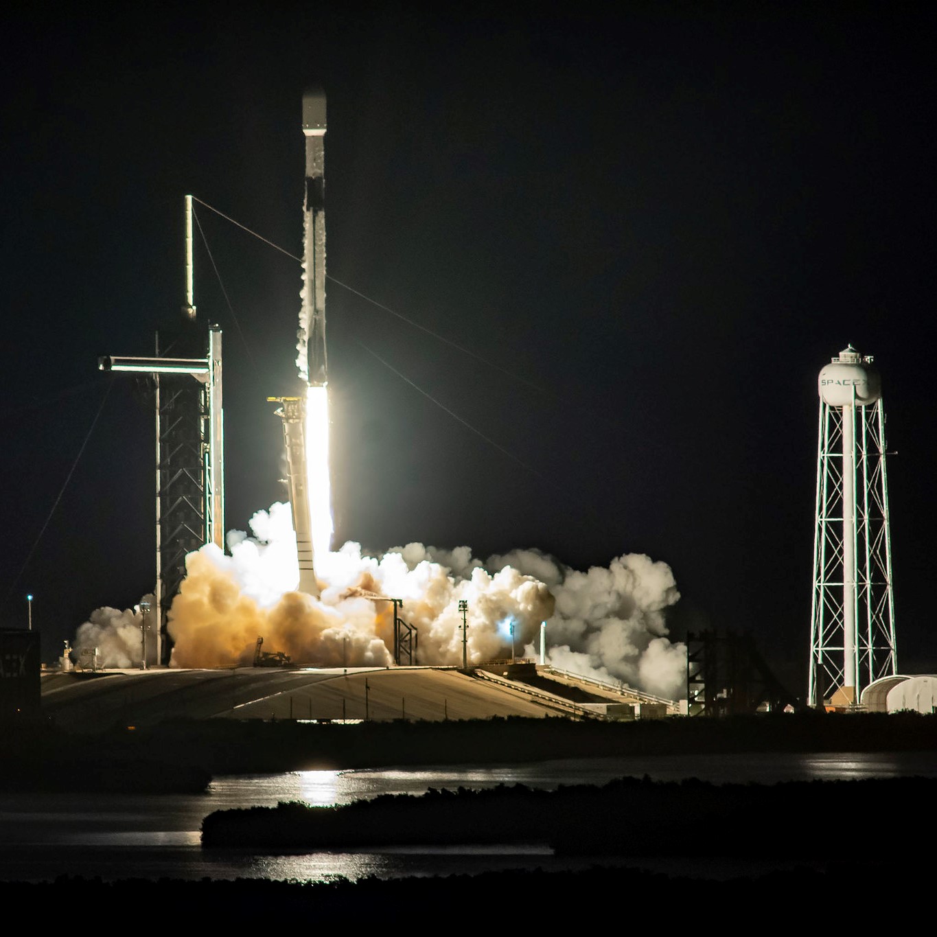 Soon to Be Competitors SpaceX, Amazon Spar Over Satellite Broadband