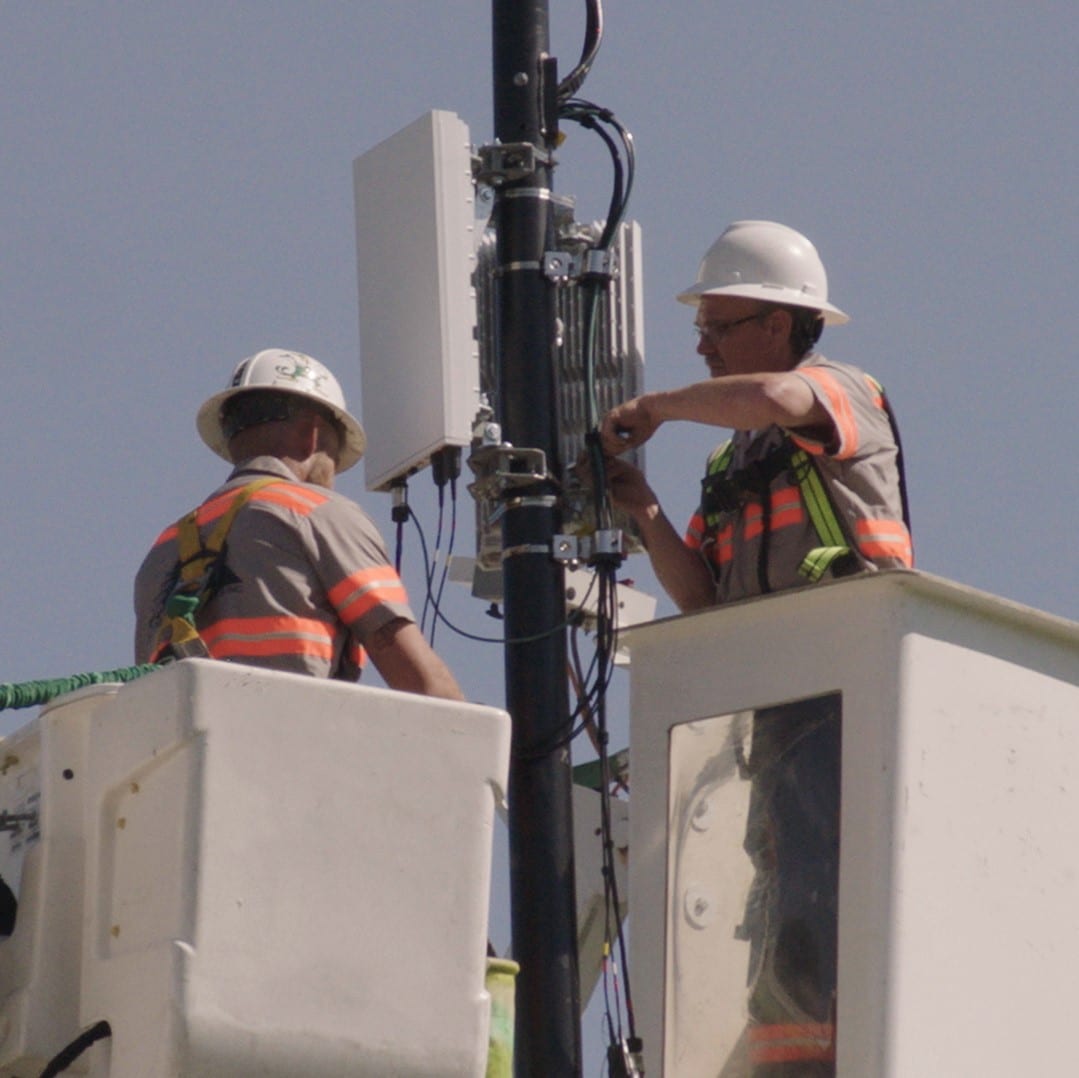 Verizon tech install 5G node