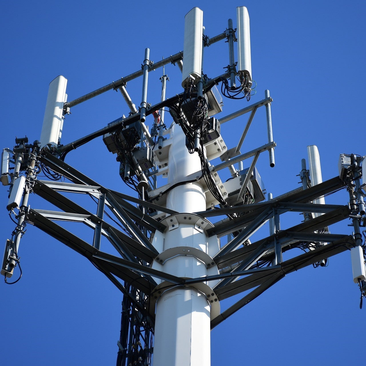 Dish, T-Mobile Spar Over CDMA Sunset at FCC